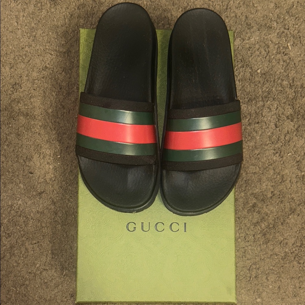 Gucci Men's Black Slides with Red and Green Accents